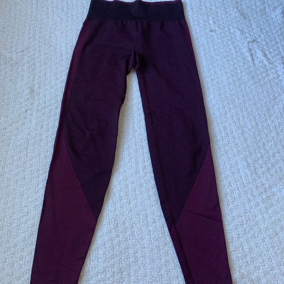 PINK Seamless Maroon Leggings Size Small Like New - Picture 2 of 6